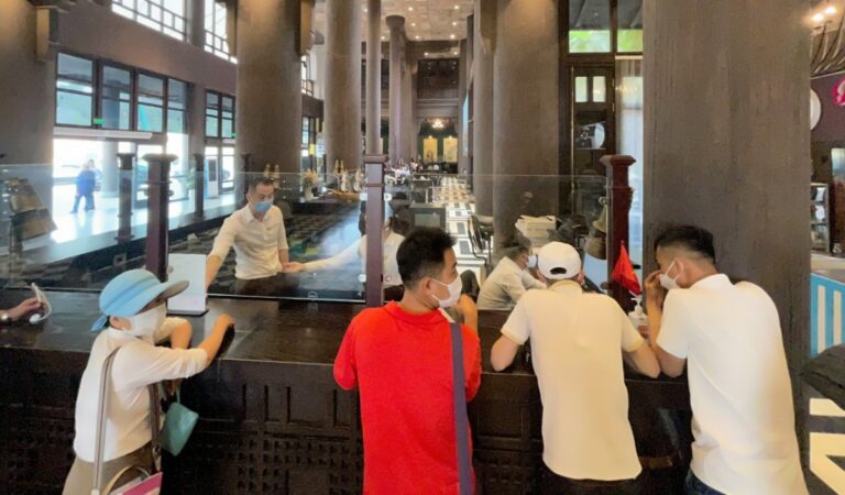 tra-luong-cao-nhung-nganh-du-lich-van-thieu-lao-dong-tram-trong