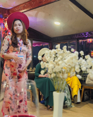 tour-du-thuyen-song-huong-an-toi-ca-hue-9